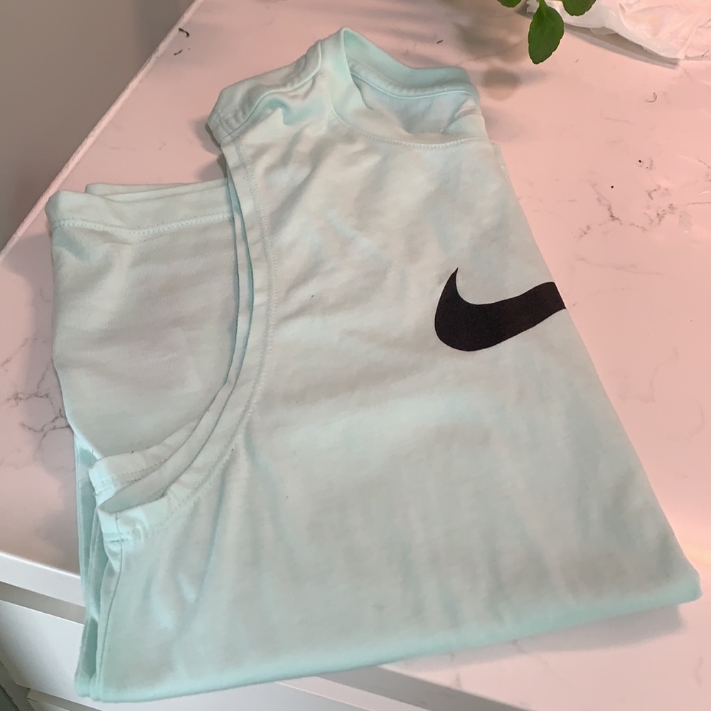 NWOT Nike Dri-fit sleeveless Tshirt size Small